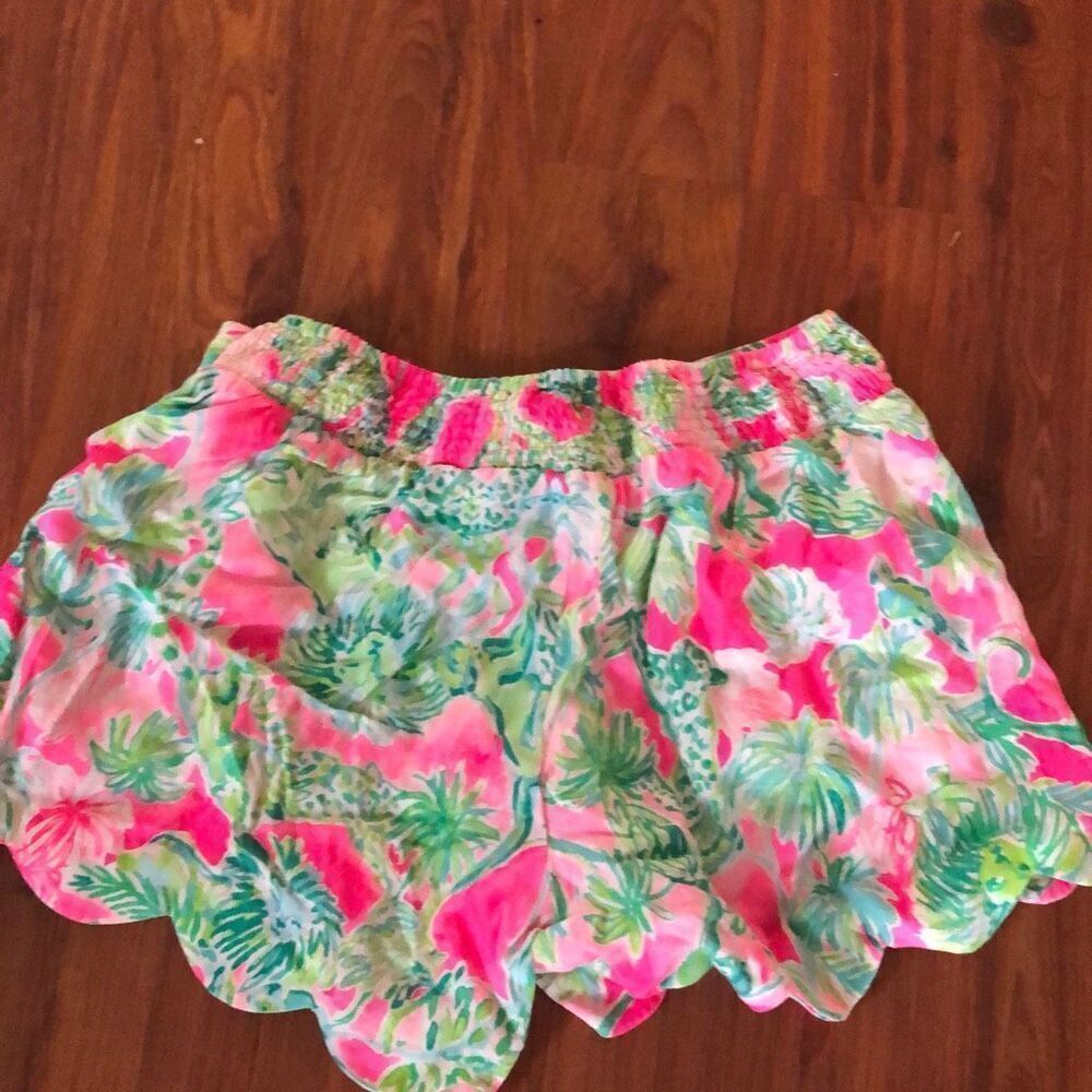 Lilly Pulitzer Pink and green floral scalloped bottom shorts size S - Picture 3 of 5